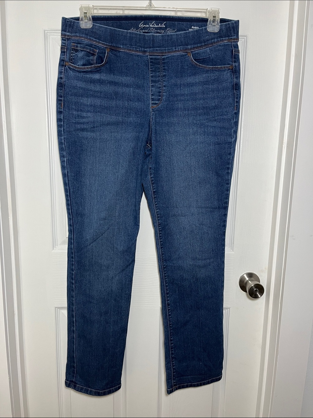 Gloria Vanderbilt Pull-On Straight Leg Jeans in Dark Blue Denim
